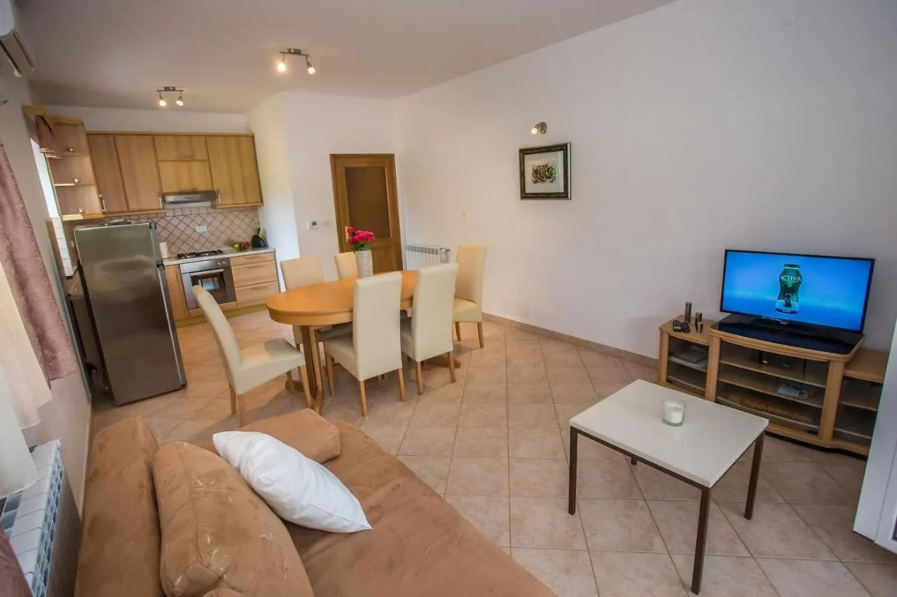 Three-Bedroom Apartment Mir With Private Infinity Pool Vošteni Kroatien