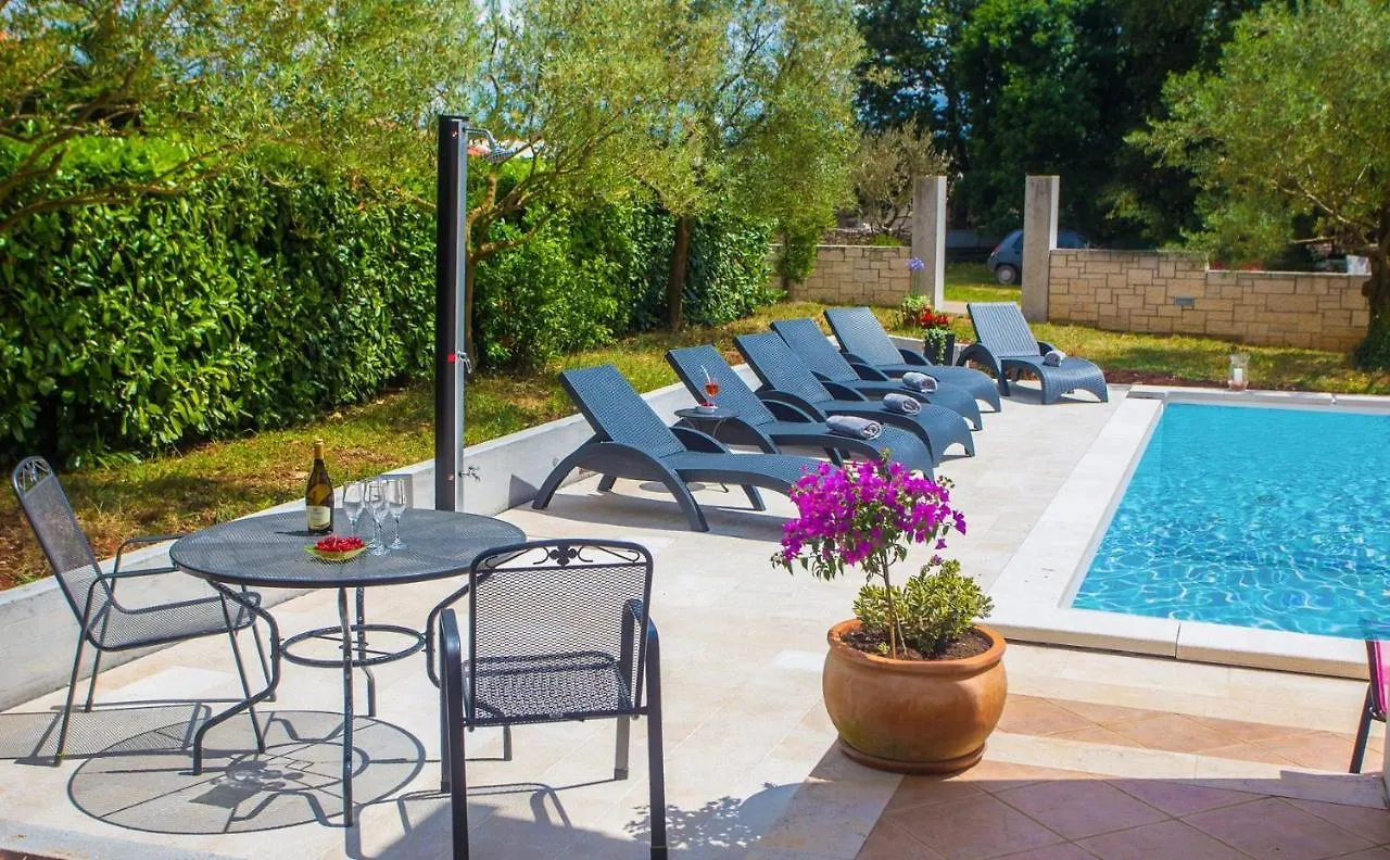 Three-Bedroom Apartment Mir With Private Infinity Pool Vošteni 0*,  Kroatien